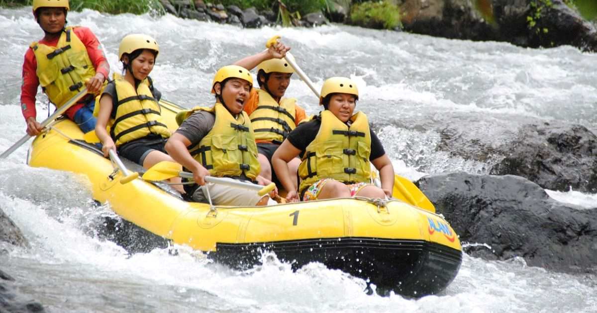 sunkoshi river rafting in nepal